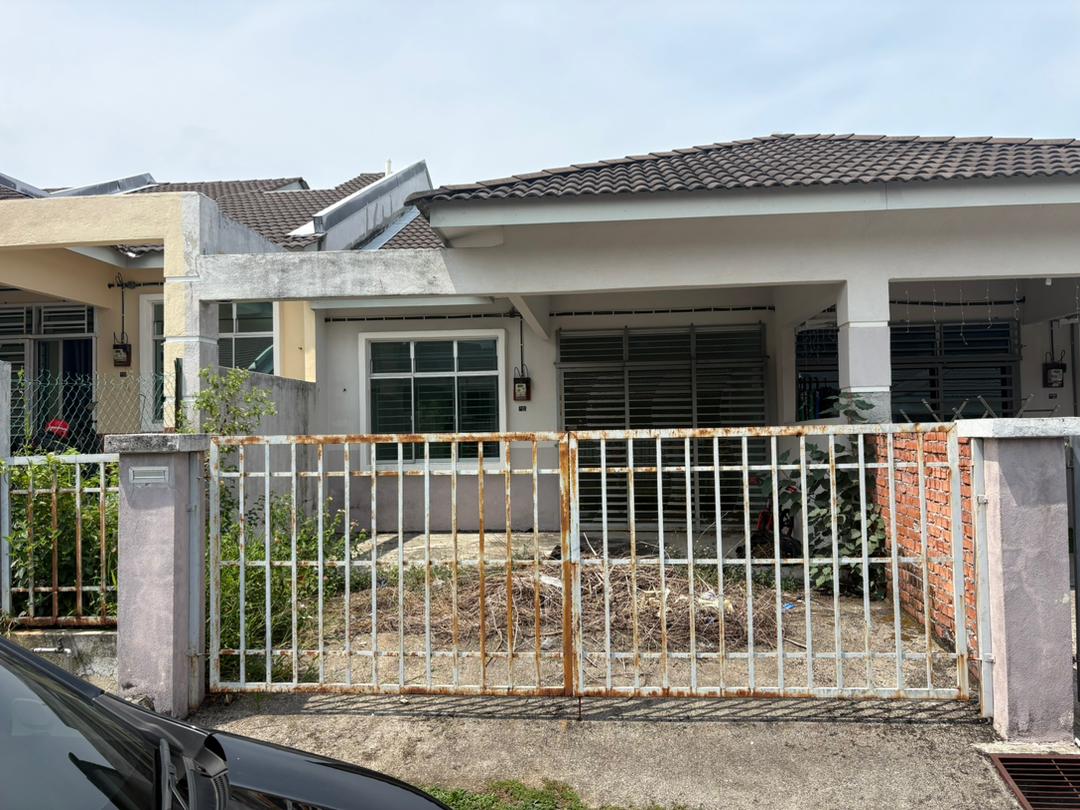 Pandangan Hadapan Rumah Teres Taman Seruling Jaya Masjid Tanah